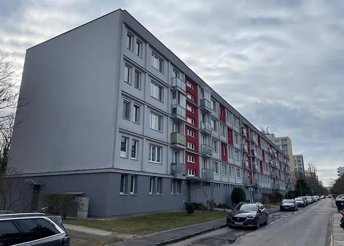 Cozy Self Check-In Apartment In Vibrant Ruzinov Area, Komarnicka 42, Bratislava