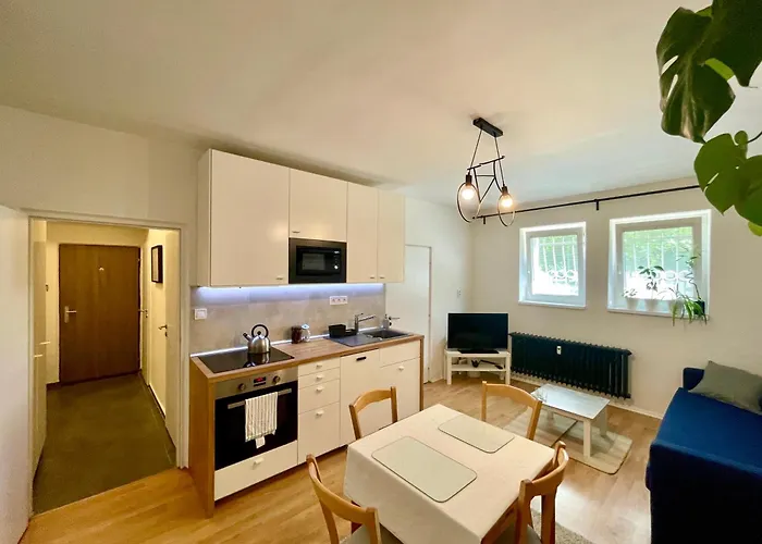 Cozy Self Check-In Apartment In Vibrant Ruzinov Area, Komarnicka 42, Bratislava