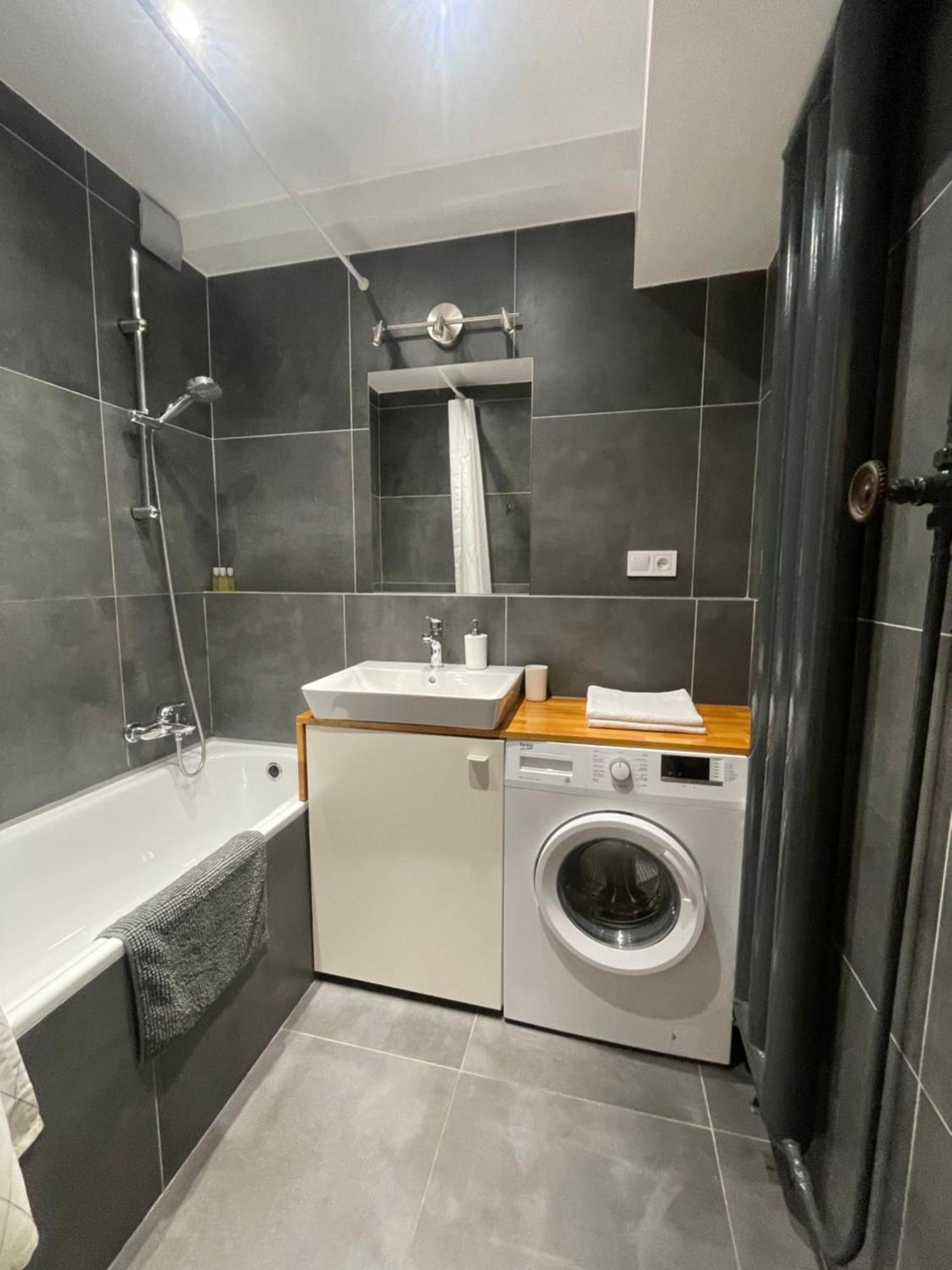Cozy Self Check-in In Vibrant Ruzinov Area, Komarnicka 42, Apartment